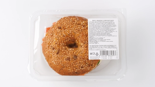 Бейгл с форелью и сливочным сыром