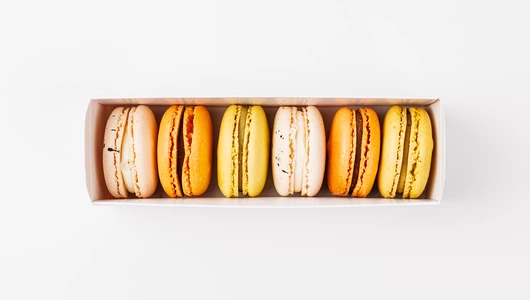 Набор пирожных макарон "Ваниль, фисташка, соленая карамель" 6 шт, кафе Набор пирожных макарон "Ваниль, фисташка, соленая карамель" 6 шт, кафе