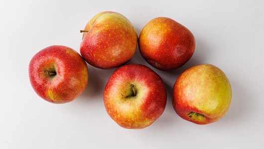 Яблоко Малинка