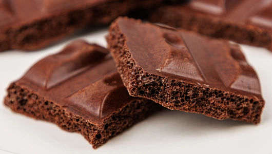 Шоколад тёмный пористый