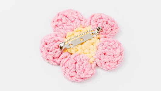 Брошь вязаная "Цветок" розовый