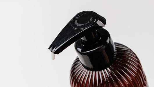 Бальзам парфюмированный восстанавливающий для всех типов волос "Дерево уд", 300 мл