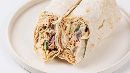 Сэндвич ролл с запеченным тунцом Сэндвич ролл с запеченным тунцом