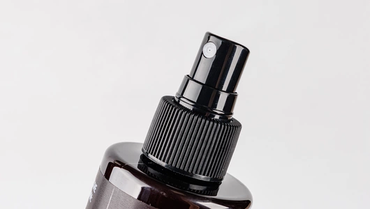 Спрей-термозащита парфюмированный для волос "Амбра-сандал"