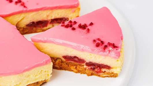 Торт муссовый "Яманго" с малиновым конфи