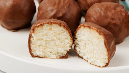 Конфеты кокосовые в молочном шоколаде