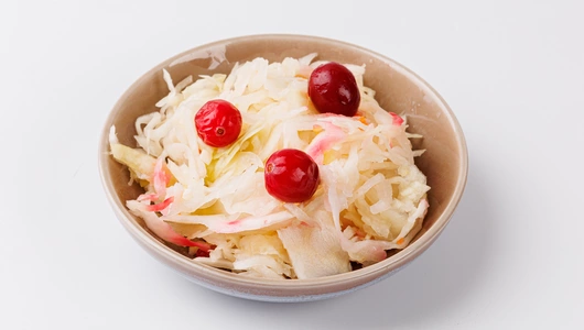 Капуста квашеная с морковью и клюквой 500 г Капуста квашеная с морковью и клюквой 500 г