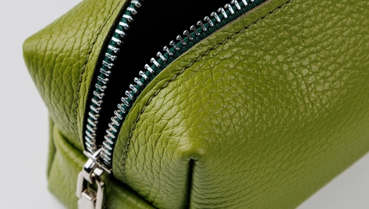 Косметичка из натуральной кожи салатовая