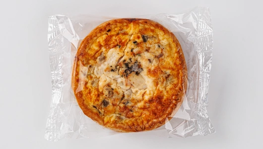 Киш с курицей и грибами, кафе