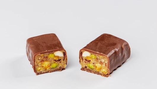 Батончик протеиновый с фисташками и клюквой в шоколаде, кафе