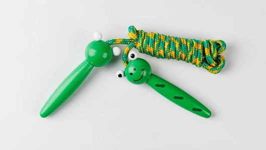 Скакалка детская с деревянными ручками Скакалка детская с деревянными ручками