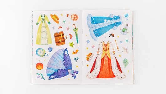 Книжка с наклейками "Наряди меня: принцессы"