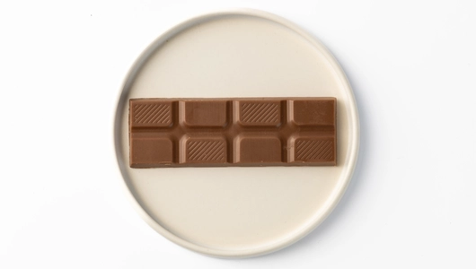 Набор с шоколадом молочным и подарком "Динозаврики"