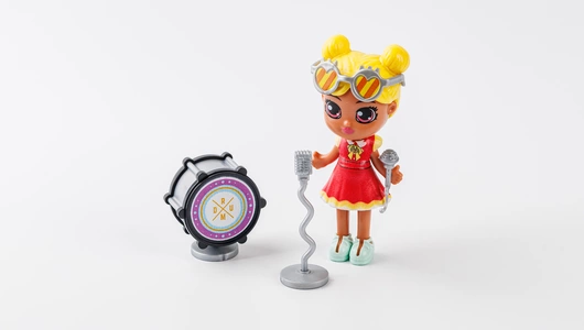 Куколка с музыкальными аксессуарами