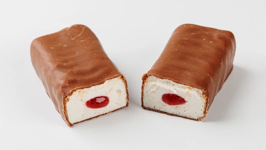 Маршмеллоу с малиной в молочном шоколаде