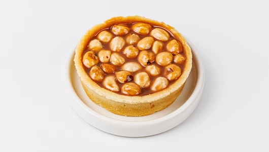 Тарта с фундуком в карамели, кафе