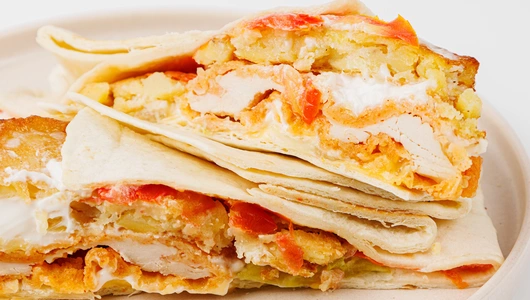 Курица с картофельным хашбрауном в тортилье Курица с картофельным хашбрауном в тортилье