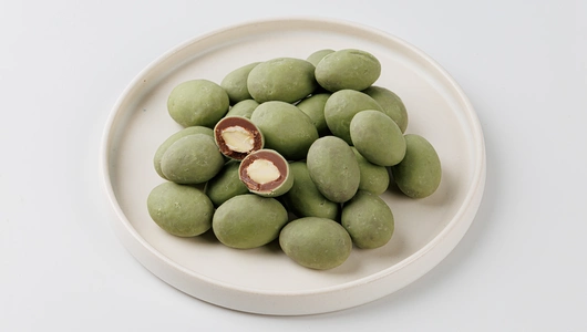 Миндаль в фисташковом шоколаде