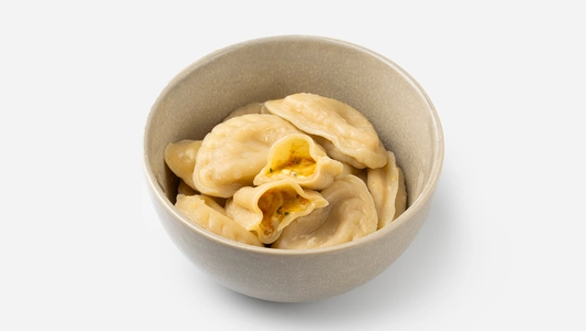 Вареники с сыром, помидором и базиликом Вареники с сыром, помидором и базиликом