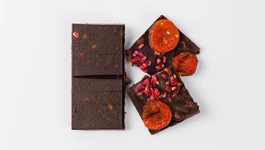 Шоколад темный на сиропе топинамбура абрикос и грецкий орех Шоколад темный на сиропе топинамбура абрикос и грецкий орех