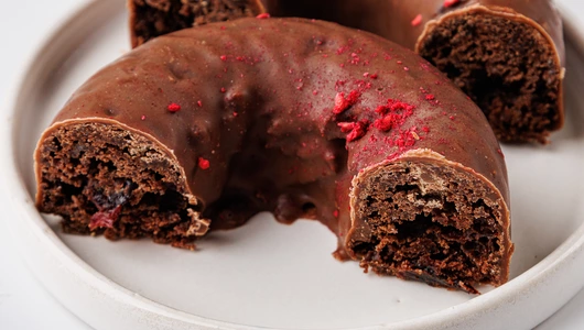 Пончик веган с лесными ягодами, кафе