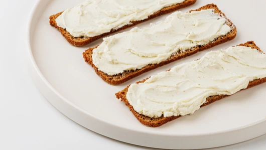 Сыр творожный с соусом "Песто", 140 г Сыр творожный с соусом "Песто", 140 г