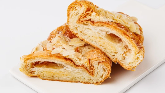 Круассан миндальный