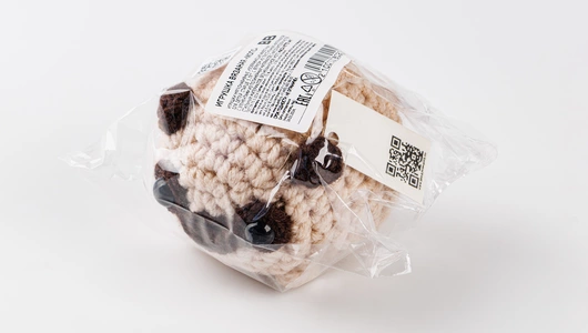 Игрушка вязаная "Мопс"