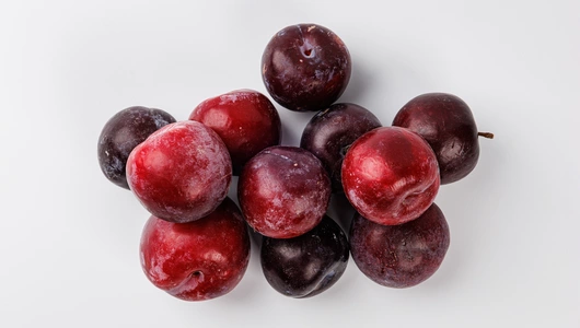 Слива Аленушка