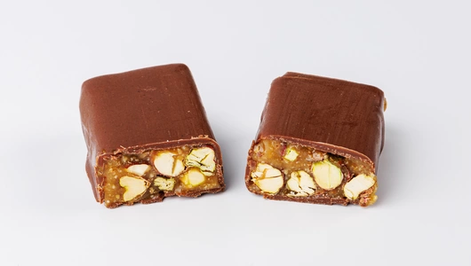 Батончик протеиновый "Соленая карамель и фисташки", кафе