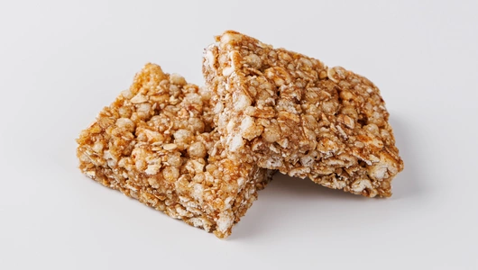 Батончик-мюсли с яблоком в карамели и корицей