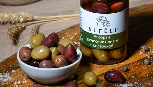 Ассорти греческих оливок Nefeli c косточкой 300 мл