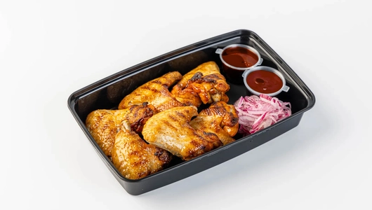 Большая порция крыльев куриных с соусом Барбекю