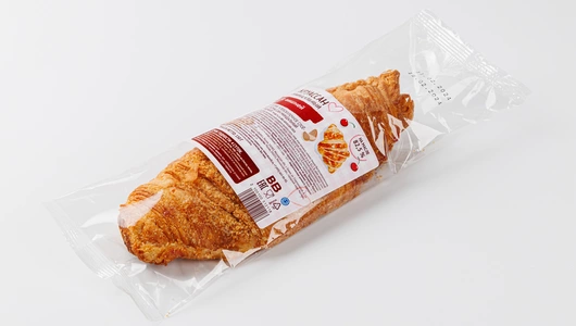 Круассан миндальный с вишней