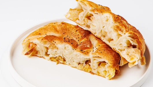 Вертута с яблоком и изюмом (постная)