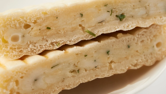 Лепешка с сыром и зеленью Лепешка с сыром и зеленью