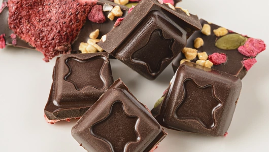 Шоколад темный "Клубника и апельсин"