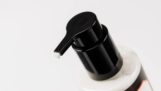 Молочко-шиммер для тела питательное "Итальянский бергамот и персик" с ниацинамидами