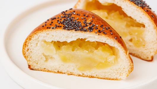 Пирожок с яблочной начинкой, кафе рег