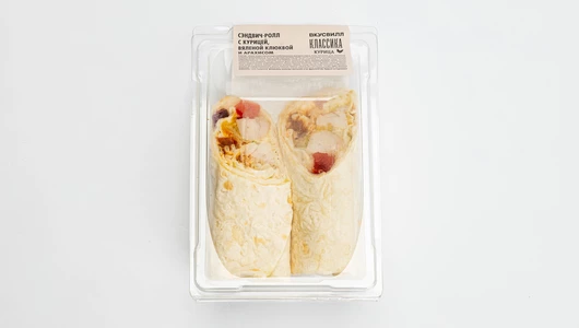 Сэндвич ролл с курицей, вяленой клюквой и арахисом