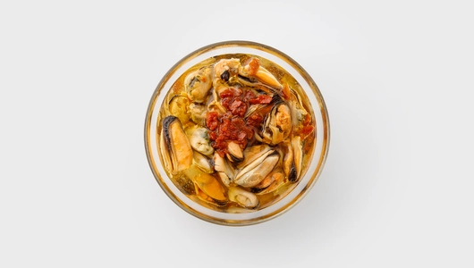 Мидии в масле с вялеными томатами, 200 г Мидии в масле с вялеными томатами, 200 г