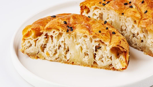 Улитка греческая с курицей. Пекарня