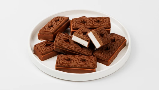 Печенье-сэндвич с суфле в молочном шоколаде Печенье-сэндвич с суфле в молочном шоколаде