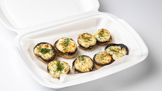 Запеченные шампиньоны с сыром сулугуни