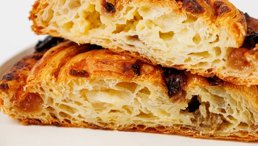 Улитка с изюмом, Пекарня