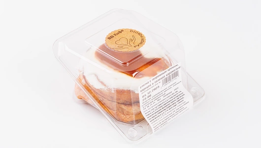 Улитка с творожным кремом, корицей и соленой карамелью, кафе