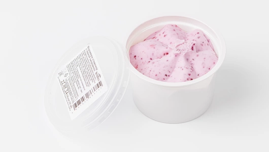 Мороженое сливочное с черной смородиной