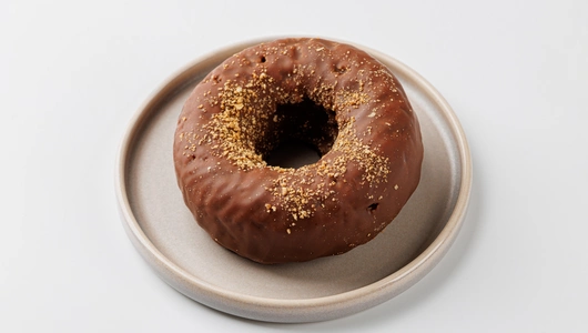 Пончик веган с семенами гречихи в шоколаде, кафе