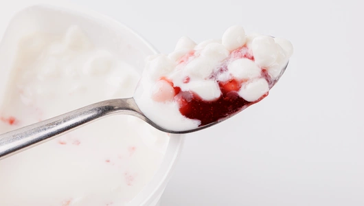 Творог зерненый "Клубника" 5%