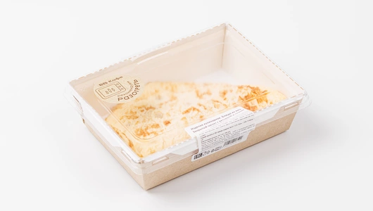 Закрытый омлет с ветчиной и сыром, кафе